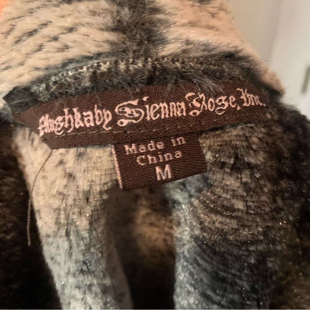 Faux fur and suede vest. Size medium. - Picture 5 of 7
